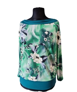 Zielona bluzka kimono z marszczonym dekoltem - wzór w kwiaty